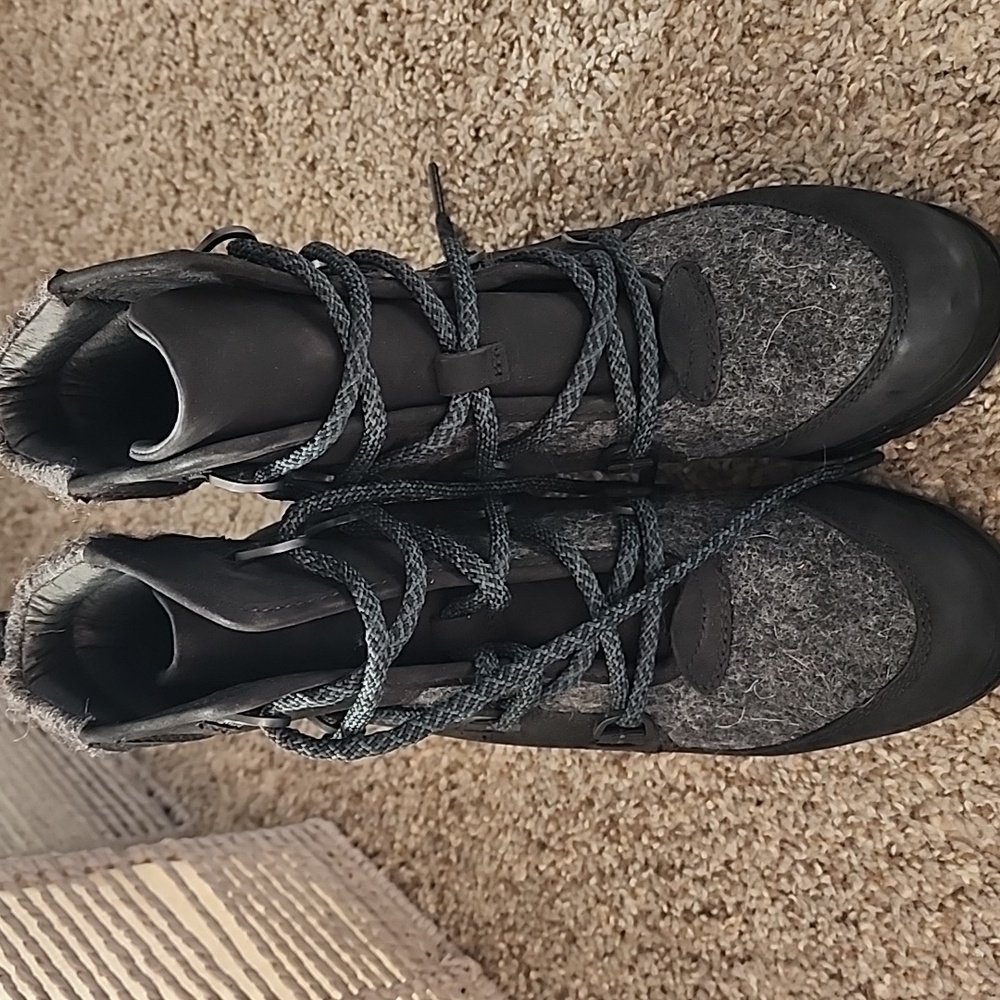 Sorel Black and Gray Boots